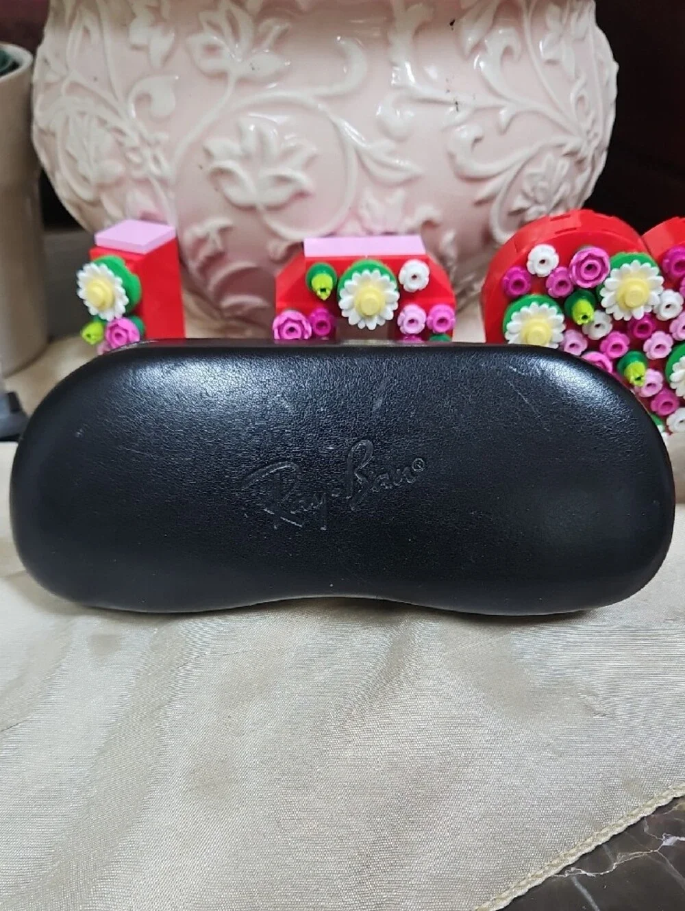 Ray-Ban Black Aviator Sunglasses with Dark Green Lenses And Black Case